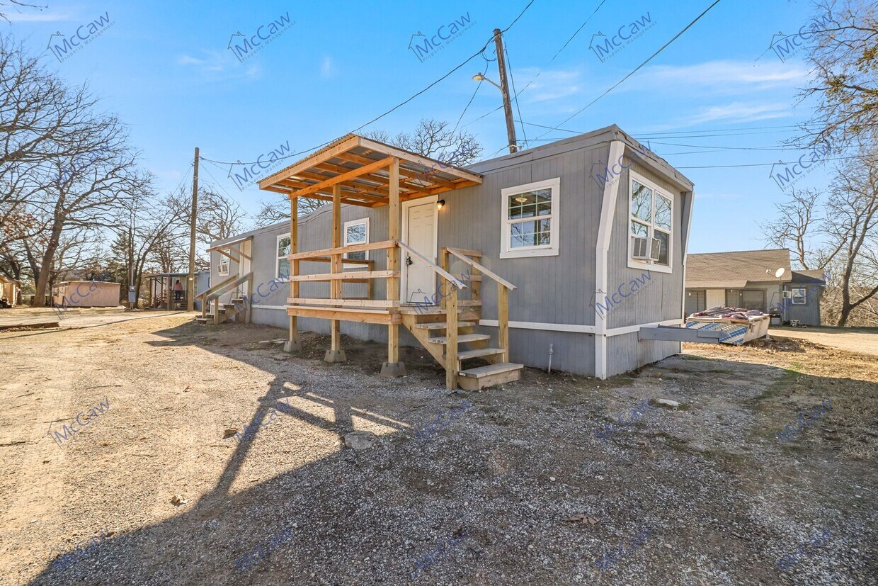 Primary Photo - Spacious 2/1 Mobile Home in Denison!