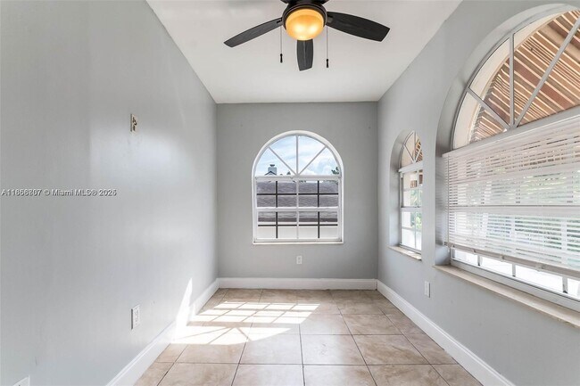 Foto del edificio - 1695 SW 11th St