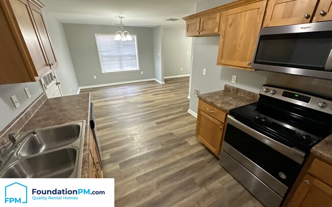 Foto del edificio - 235 Brook Hollow Dr