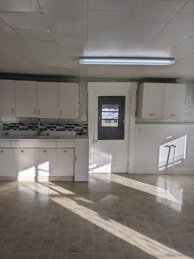 Kitchen - 135 S 6th St