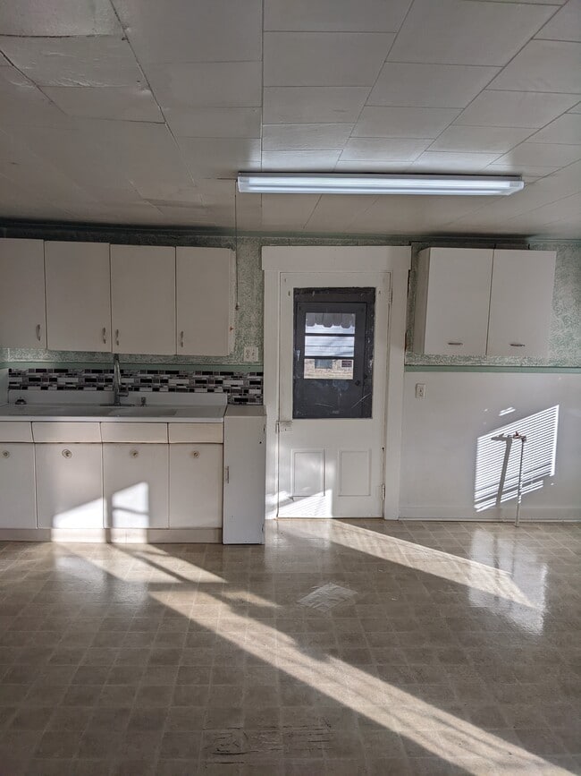 Kitchen - 135 S 6th St