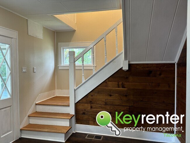 Building Photo - Gorgeous 4Bed/2Bath Home in Tacoma!