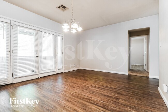 Foto del edificio - 7156 N 17th Dr