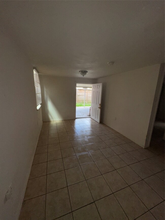 Building Photo - 2501 Truxillo St