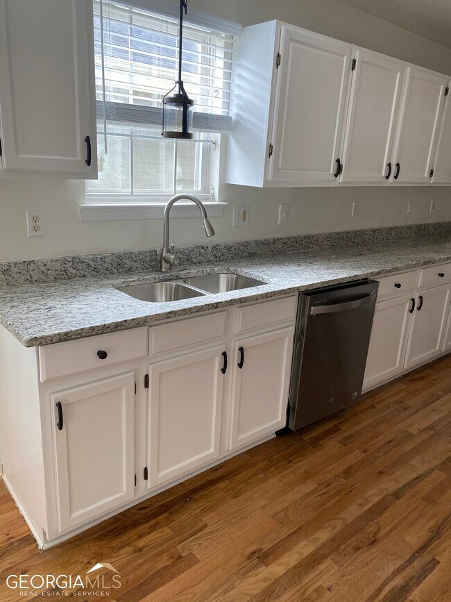 Foto del edificio - 1063 Metropolitan Pkwy SW