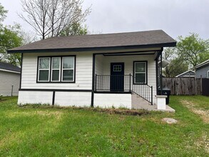Building Photo - 1515 W Woodard St