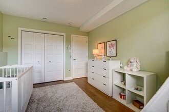 Building Photo - 5571 Rue Beaubien E