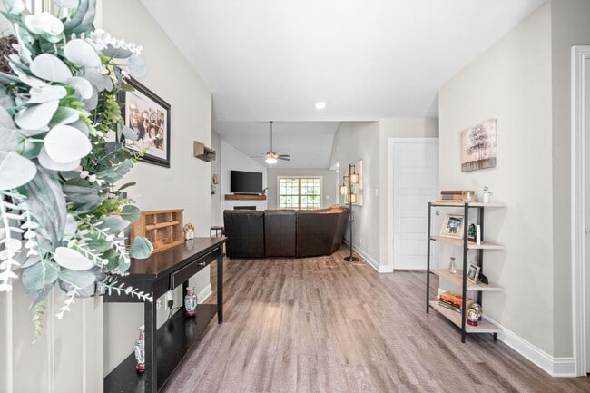 Foto del edificio - 3 Bed 2 Bath Home For Rent Near Downtown C...