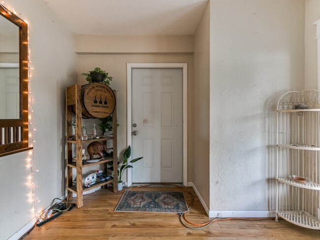 Building Photo - 201-203 W Acres St
