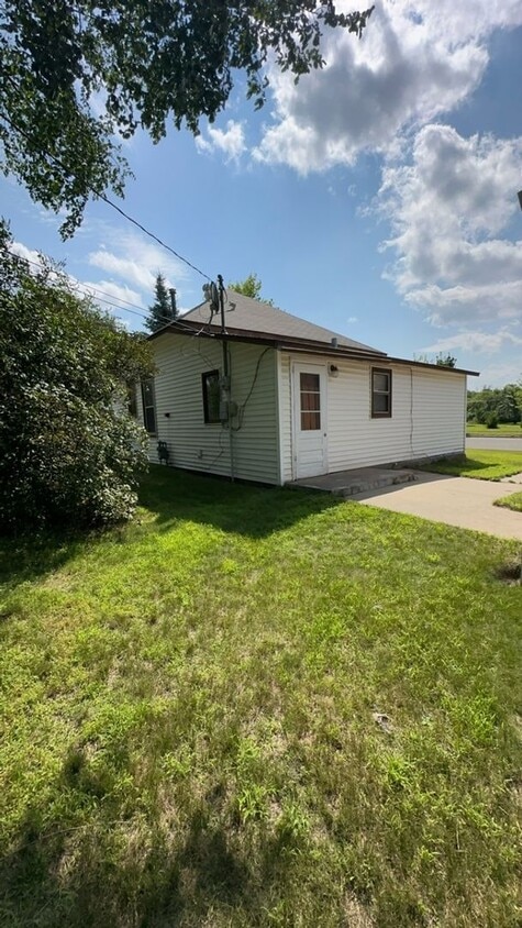 Foto principal - 2 Bed, 1 Bath Single Family Home- Staples, MN