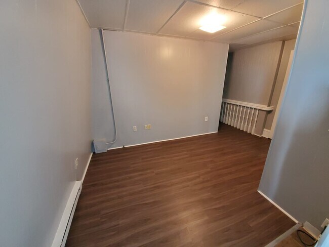 Building Photo - 703 N Van Buren St