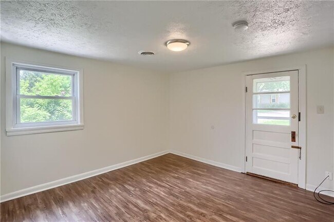 Building Photo - 110 Saltarka Rd
