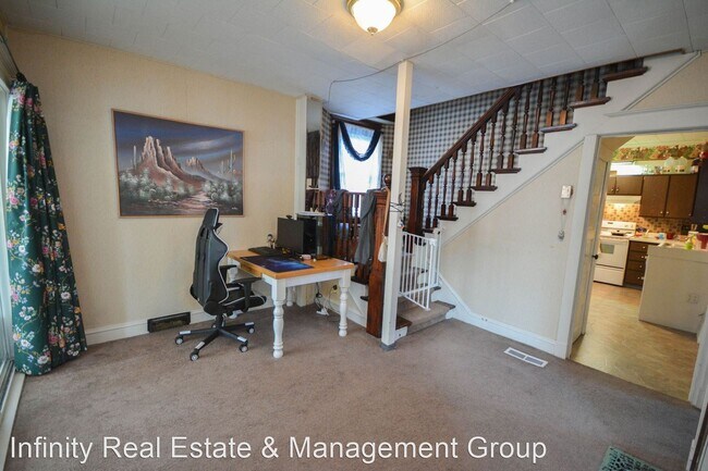 Building Photo - 3 br, 2 bath House - 1001 Center St E