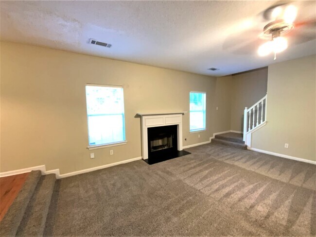 Building Photo - 261 Othello Dr