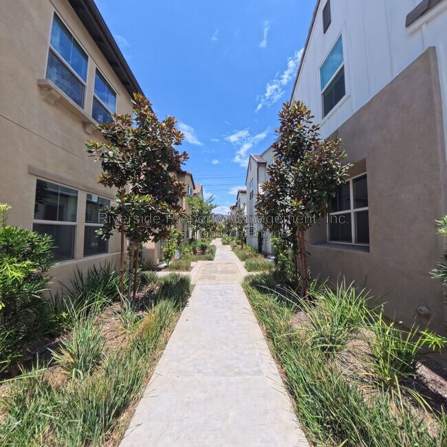 Foto del edificio - 16008 Jamie Ln