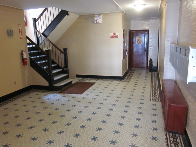 Building Photo - 907 87th St