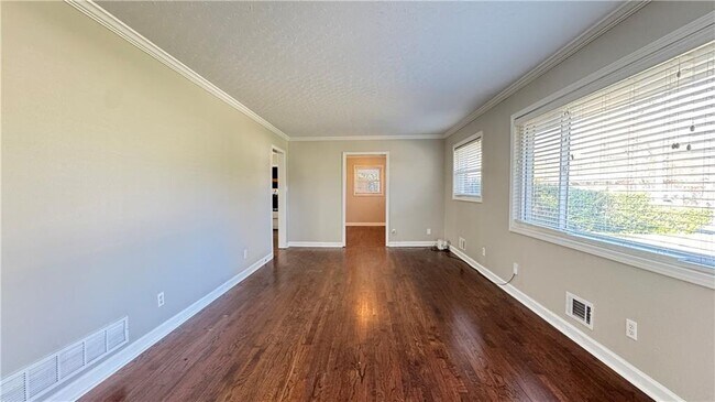 Foto del edificio - 552 Sybil Ln SE