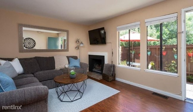 Building Photo - 864 Tamalpais Ave