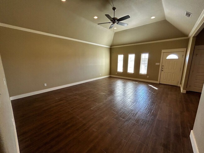 Building Photo - Beautiful three bedroom three-bathroom Napa home