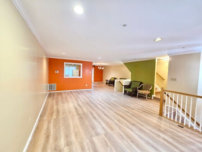 Foto del edificio - Charming 3 BR/2.5 BA Townhome in Silver Sp...