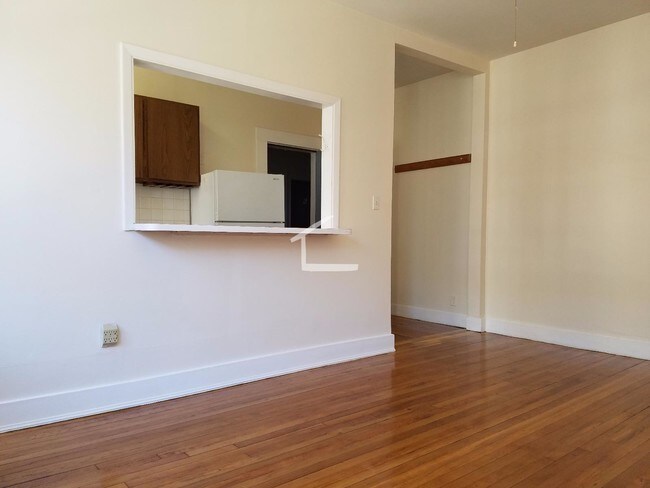 Building Photo - 229 Kelton St