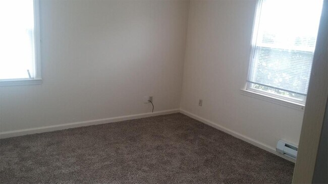 Spacious room. - 261 Meadowview Drive