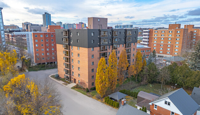 Building Photo - Oakwood Manor