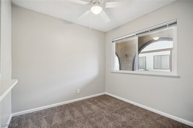Foto del edificio - 5733 W Smoke Ranch Rd