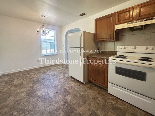 Building Photo - 5638 Vernon Rd