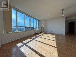 Building Photo - 15 Greenview Ave
