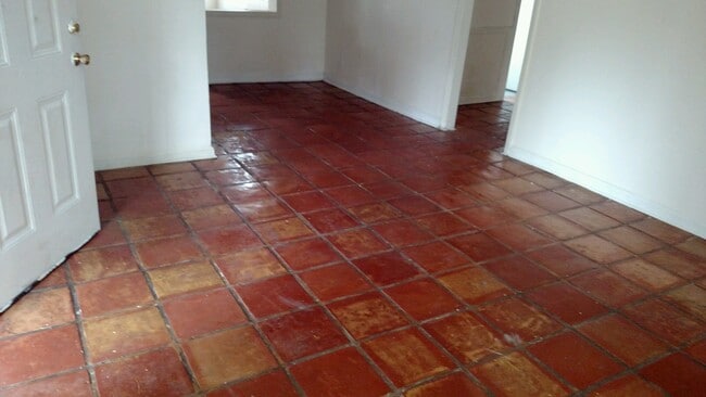 Foto del edificio - 1301 Leone Ave
