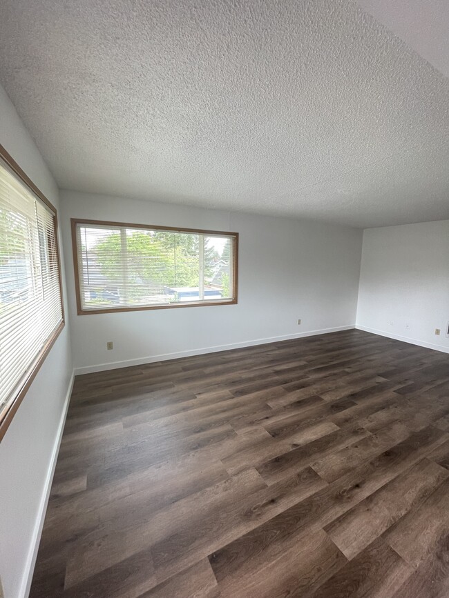 Building Photo - 2636 NE Weidler St