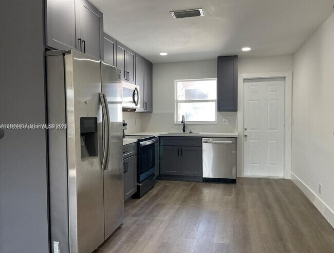 Foto del edificio - 1814 SW 22nd St