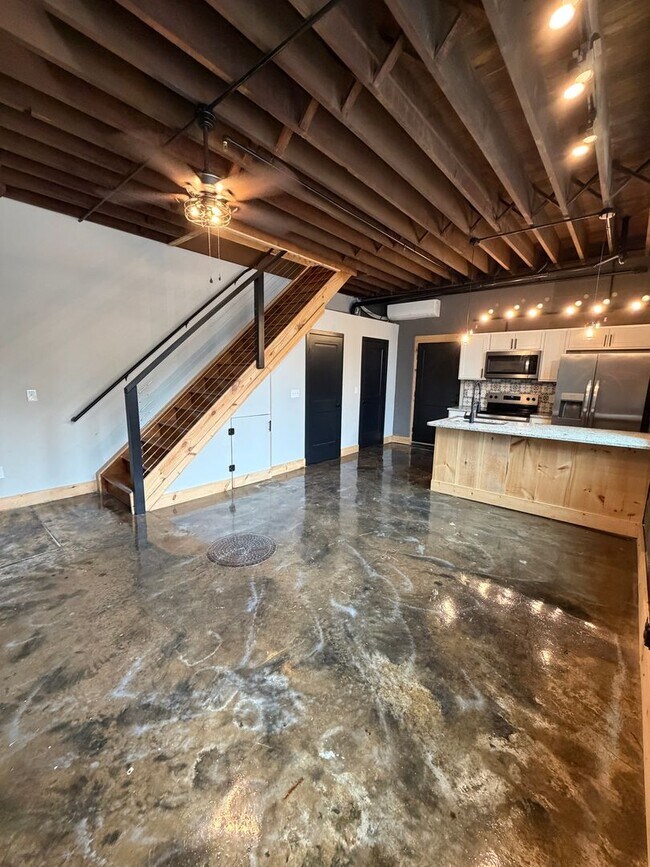 Foto del edificio - 1 Bed w/ 1.5 bath LOFT apartment with 2 car GARAGE - Hanover, PA