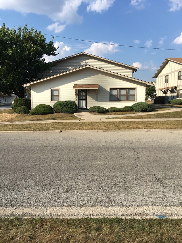 4137 191st Ct Unit 77, Country Club Hills, IL 60478 Condo for Rent