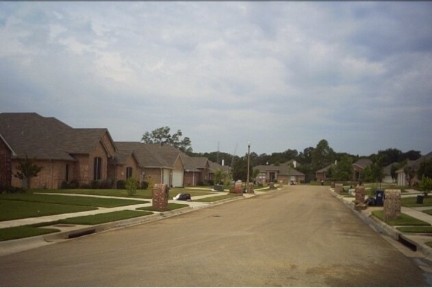 Building Photo - 1601 Buena Vista Dr
