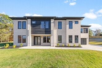 Building Photo - 555 Versailles Dr