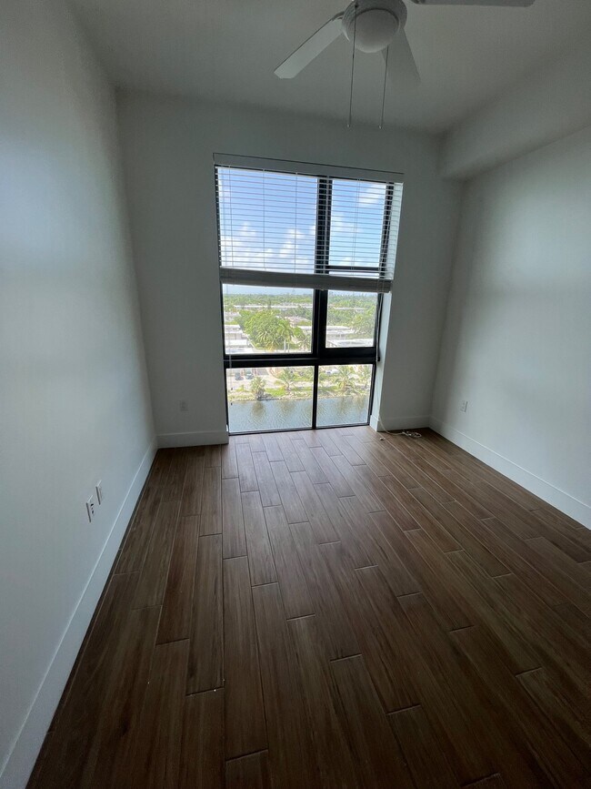 Building Photo - 16021 NE 18th Ct