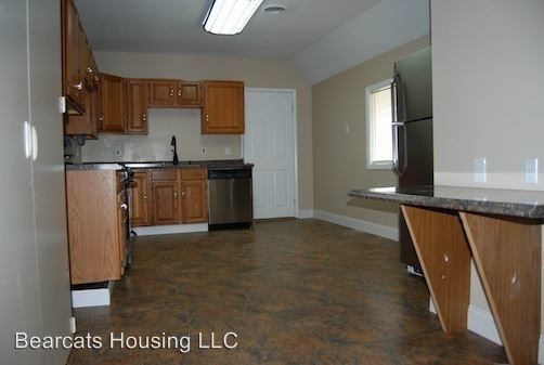 Building Photo - 135 Laurel Ave