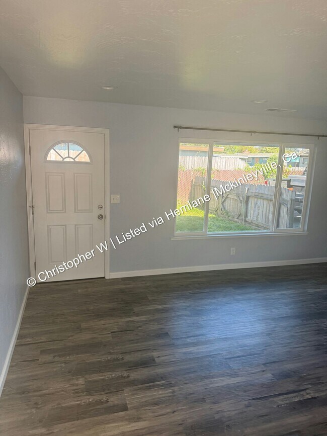 Foto del edificio - 1229 Fernwood Dr