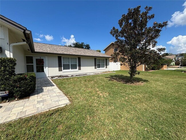 Building Photo - 2615 Westbury Ave