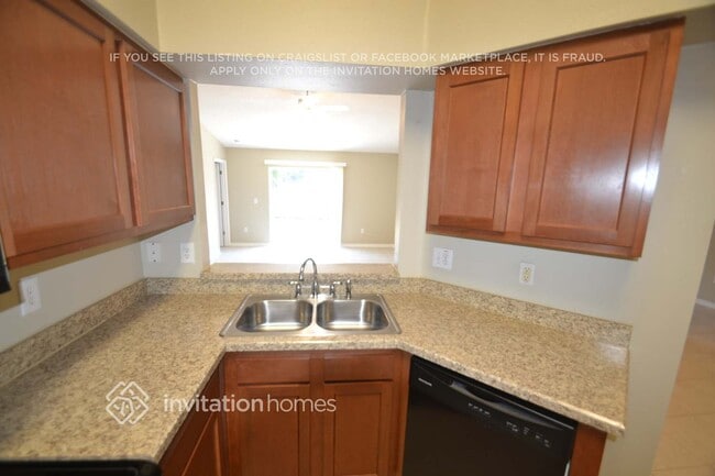 Building Photo - 3001 Summer House Dr