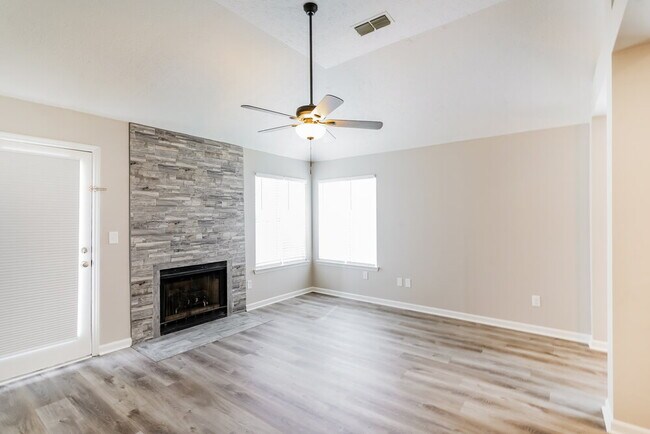Building Photo - 102 Cardinal Ln