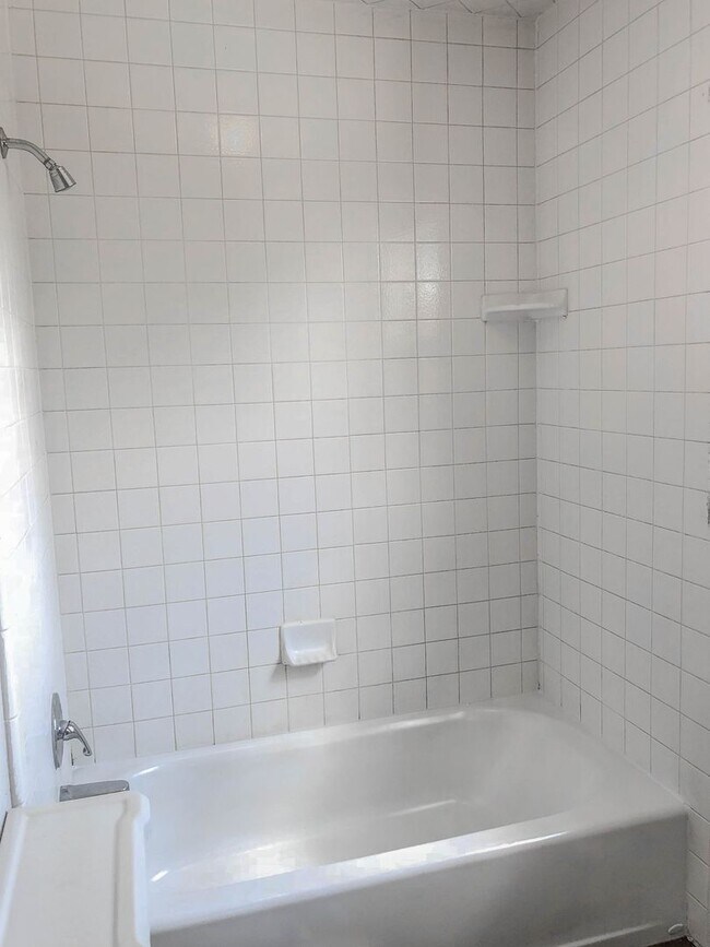 Foto del edificio - 1101 65th-RUBS -For Sale