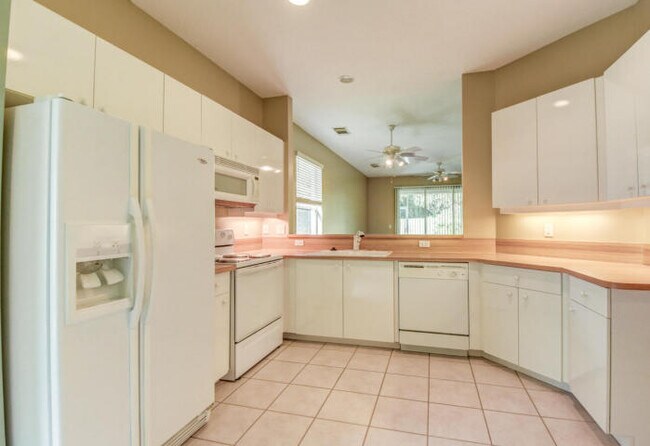Building Photo - 638 SW Treasure Cove