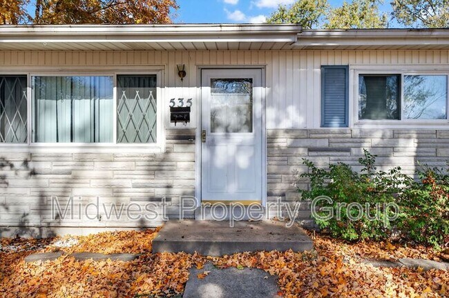 Foto del edificio - 535 Bardot Dr