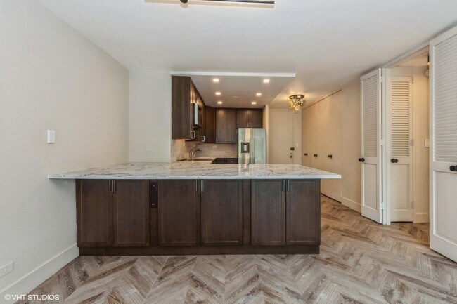 Building Photo - 720 W Gordon Terrace