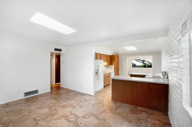 Foto del edificio - Radiant East Tucson Retreat: Bright 2-Bed with Large Private Backyard