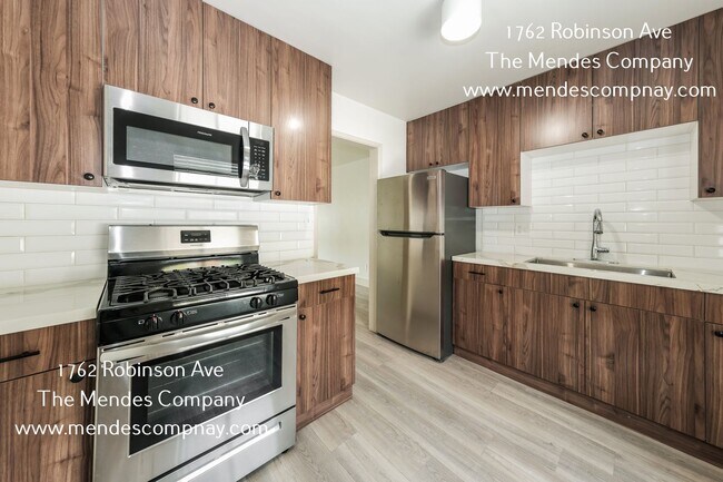 Foto del edificio - 1762 Robinson Ave