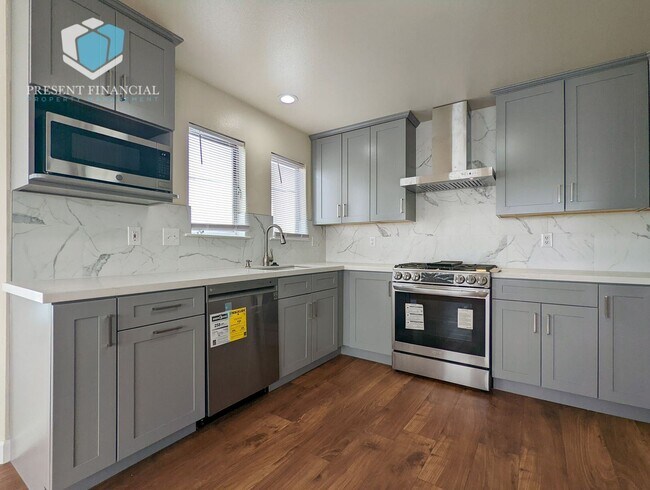 Foto del edificio - 4 br, 3 bath House - 98 Thrift St.